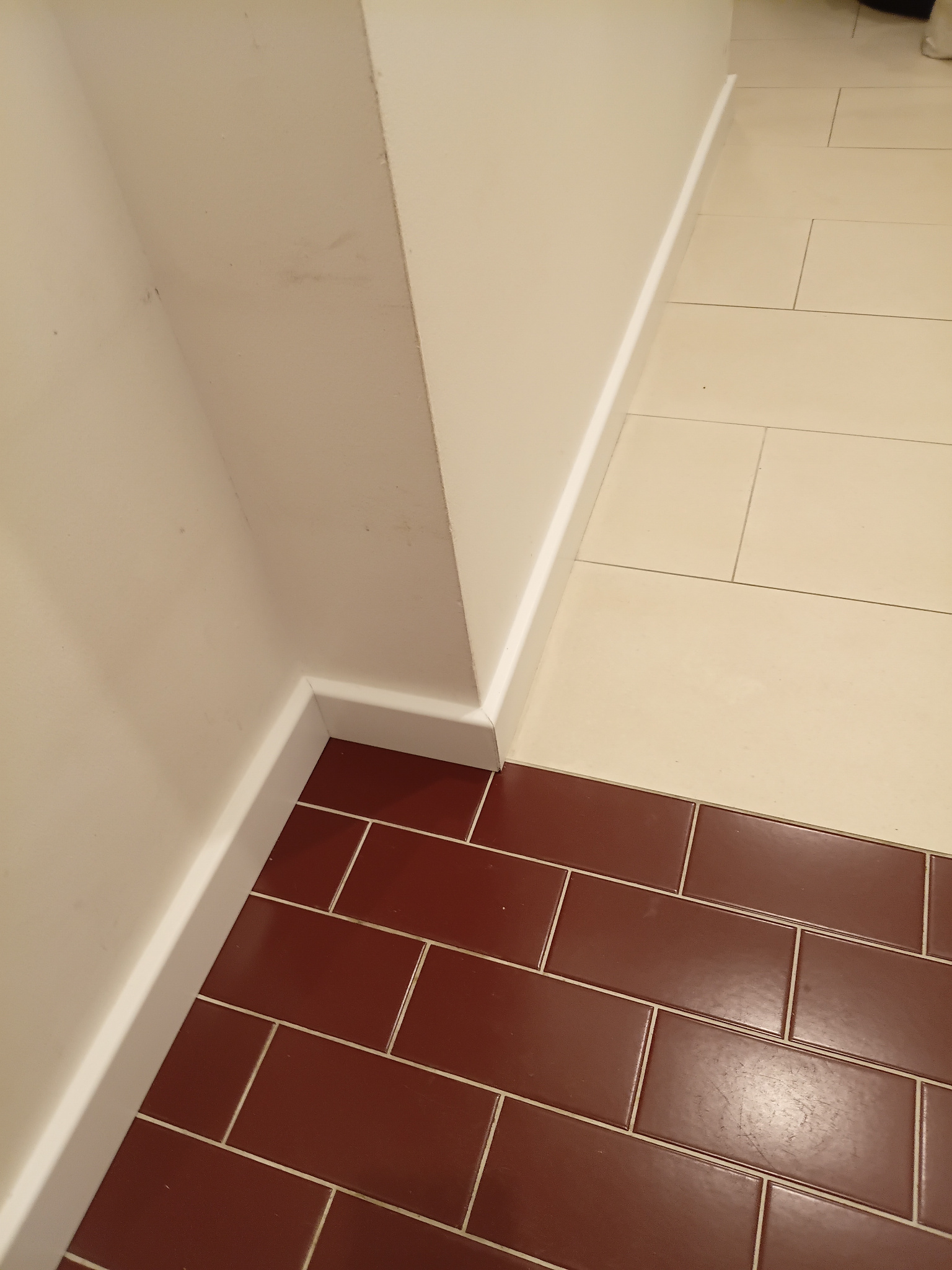 Listwy przypodłogowe MDF z akrylem